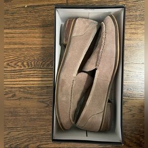 Women’s Dolce Vita Demir, DK Taupe Ton Suede Flats